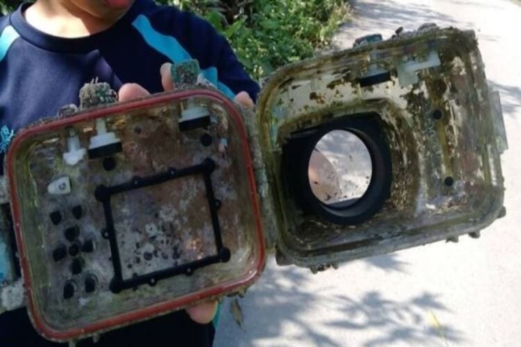 Scuba Diver Finds Camera Underwater