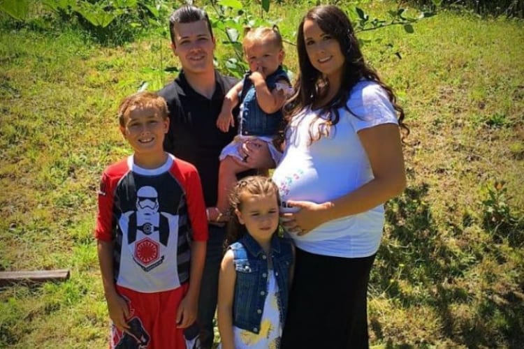 Navy Husband Returns Home Only To Find Out His Wife Is Pregnant