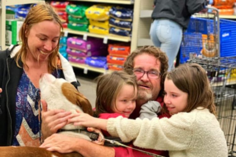 Family Reunited With Lost Dog While Waiting in Line to Adopt New Cat