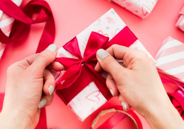 How to Tie a Bow for Presents
