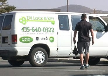 Locksmith Woman 911 On Hand