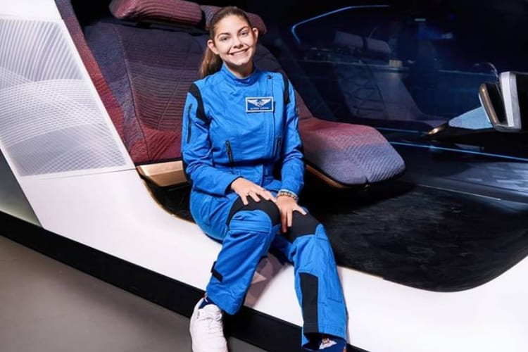 17-Year-Old Astronaut First Woman On Mars